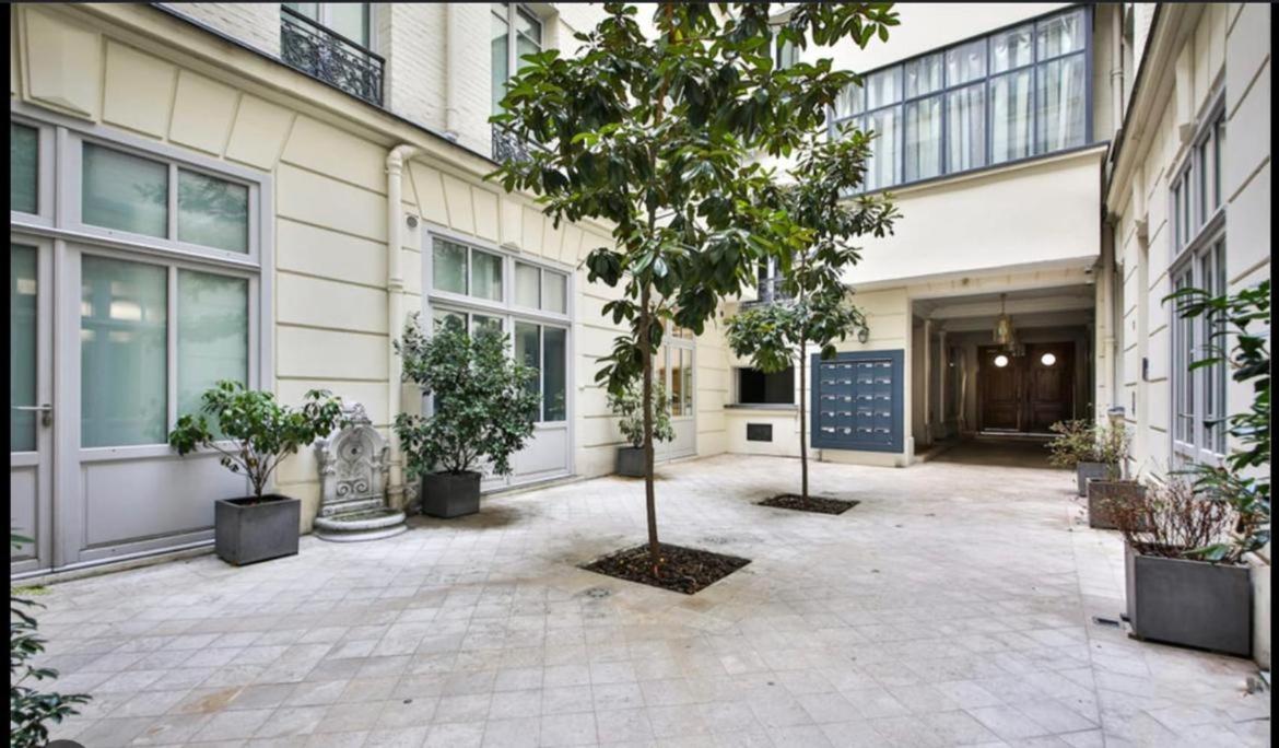 Avenue Montaigne Paris